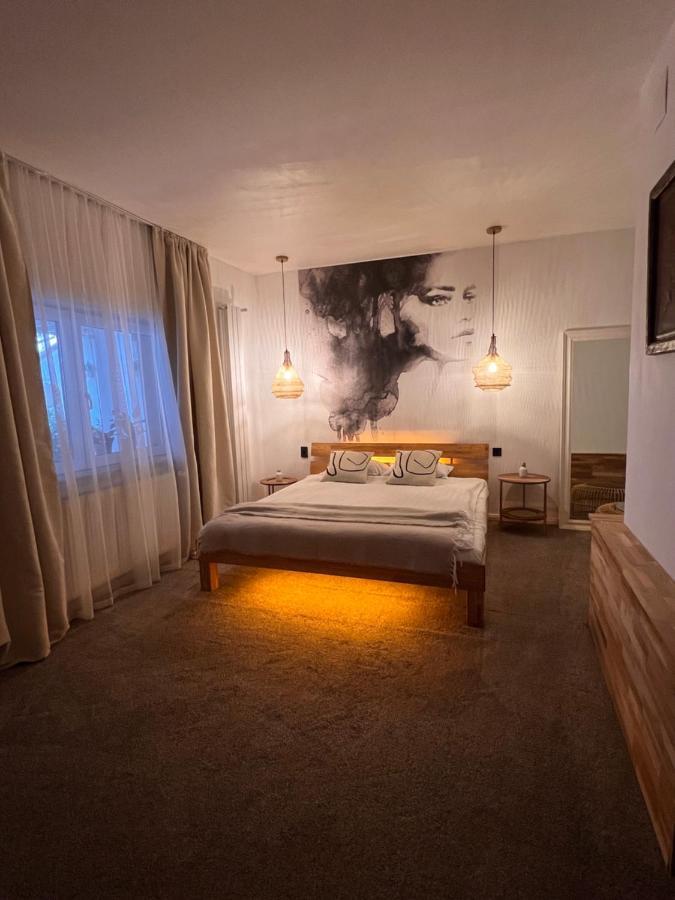 Shard Boutique Hotel-Adult Only Brasov Exterior photo