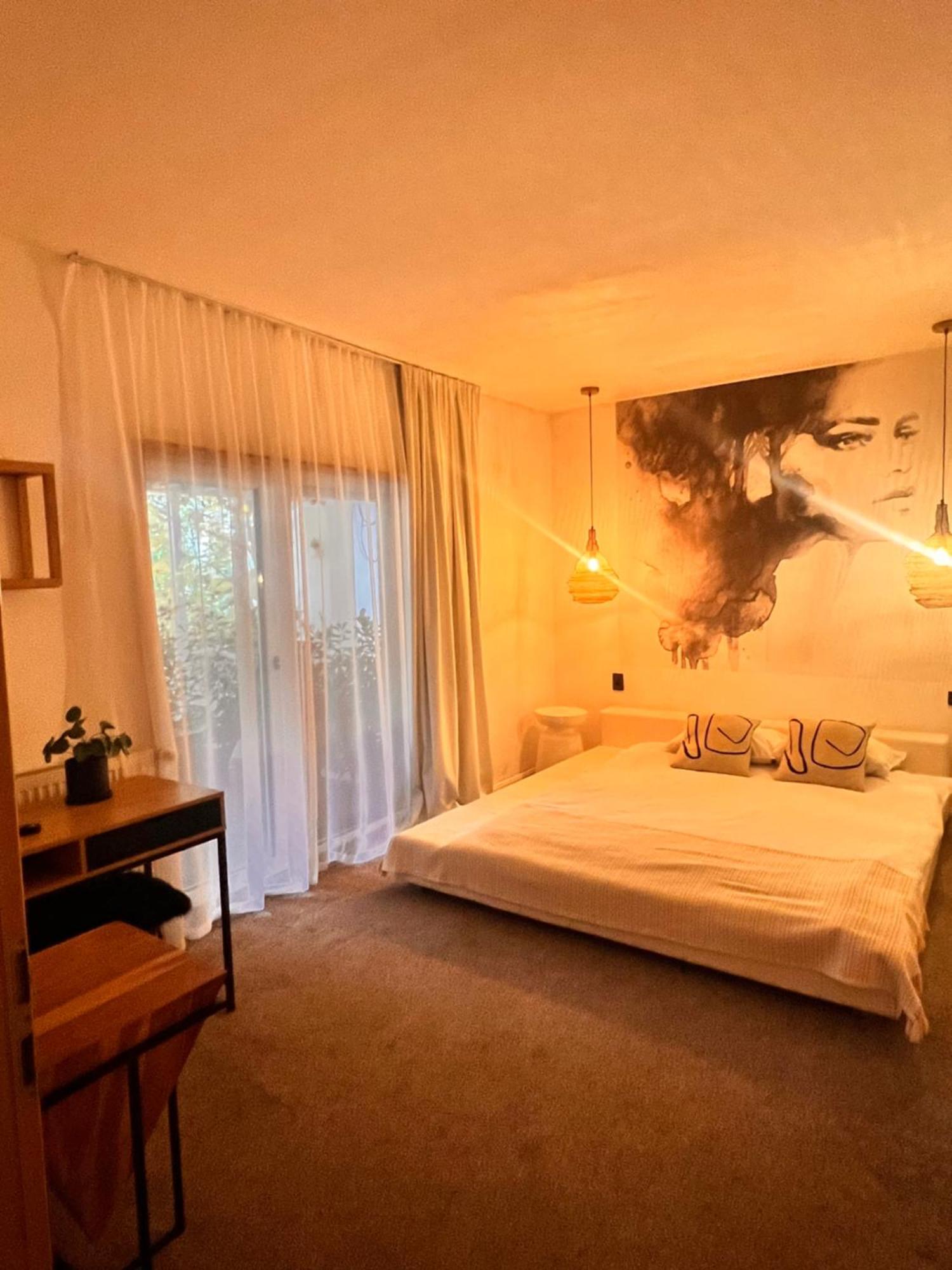 Shard Boutique Hotel-Adult Only Brasov Exterior photo